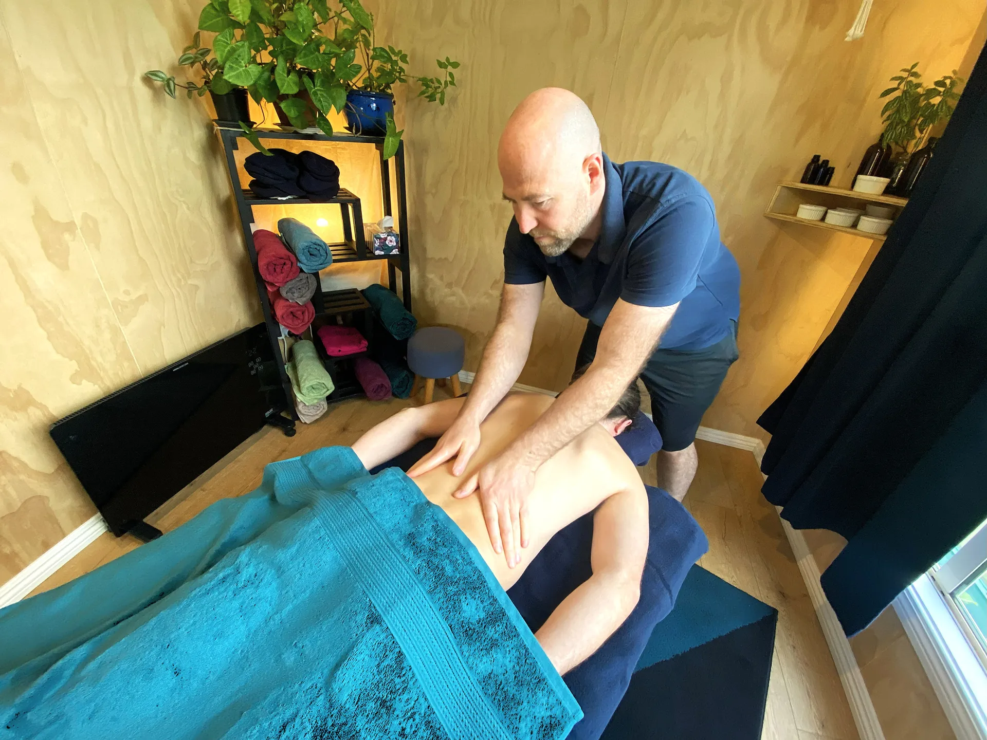 Andrew Bolton giving a strong sports massage