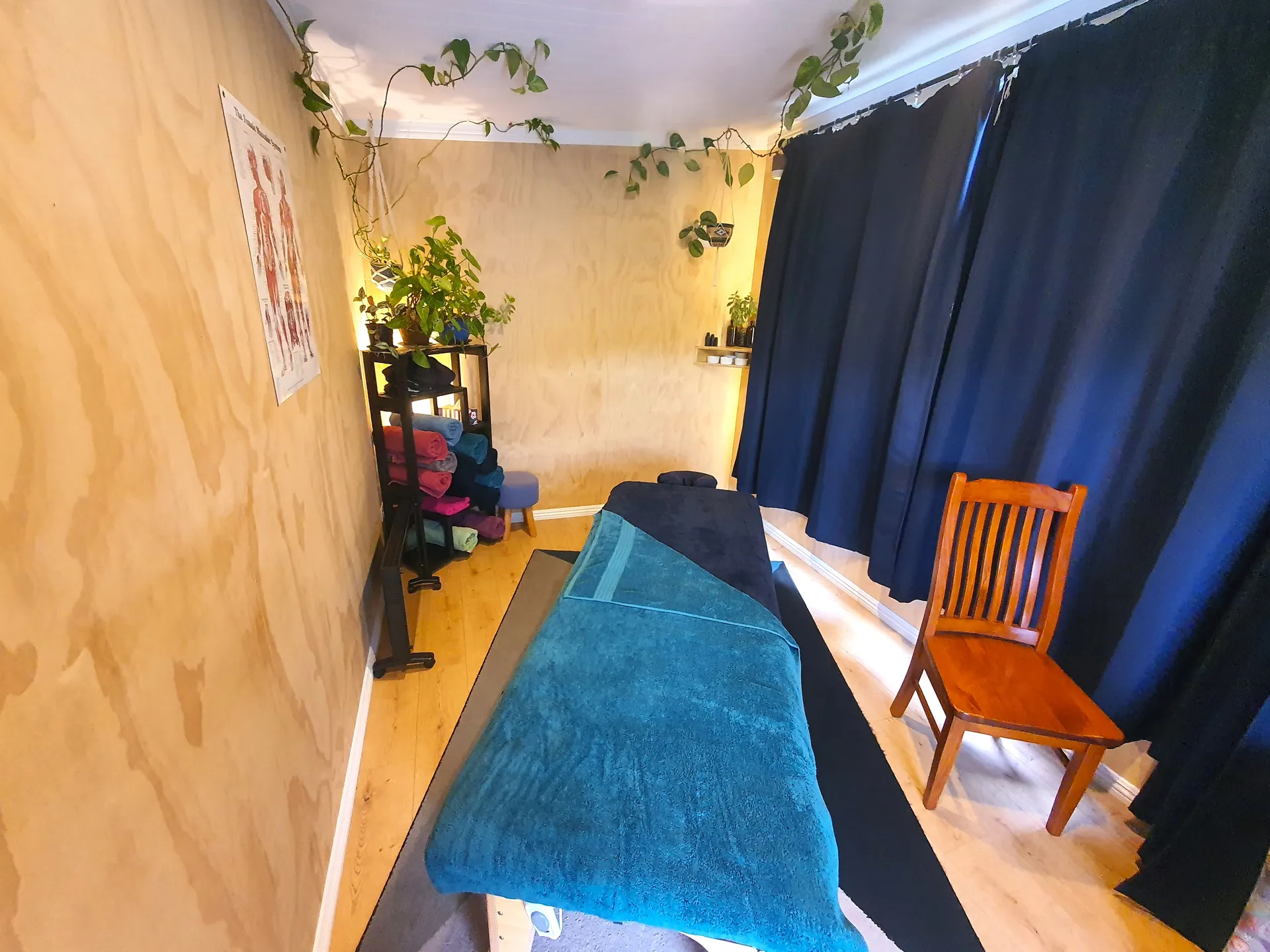 Leafy massage therapy space in Christchurch